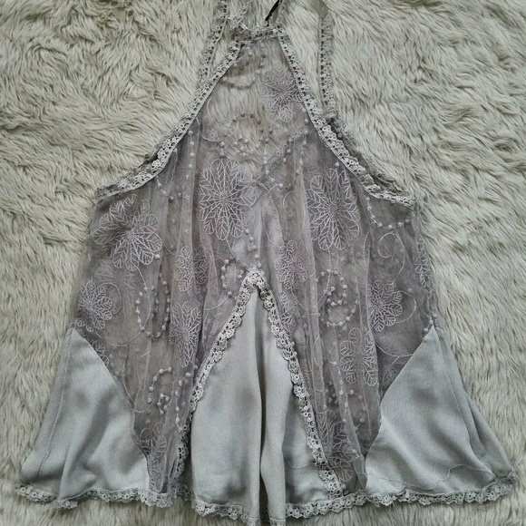 Poof embroidered hi low latte top - Picture 4 of 6